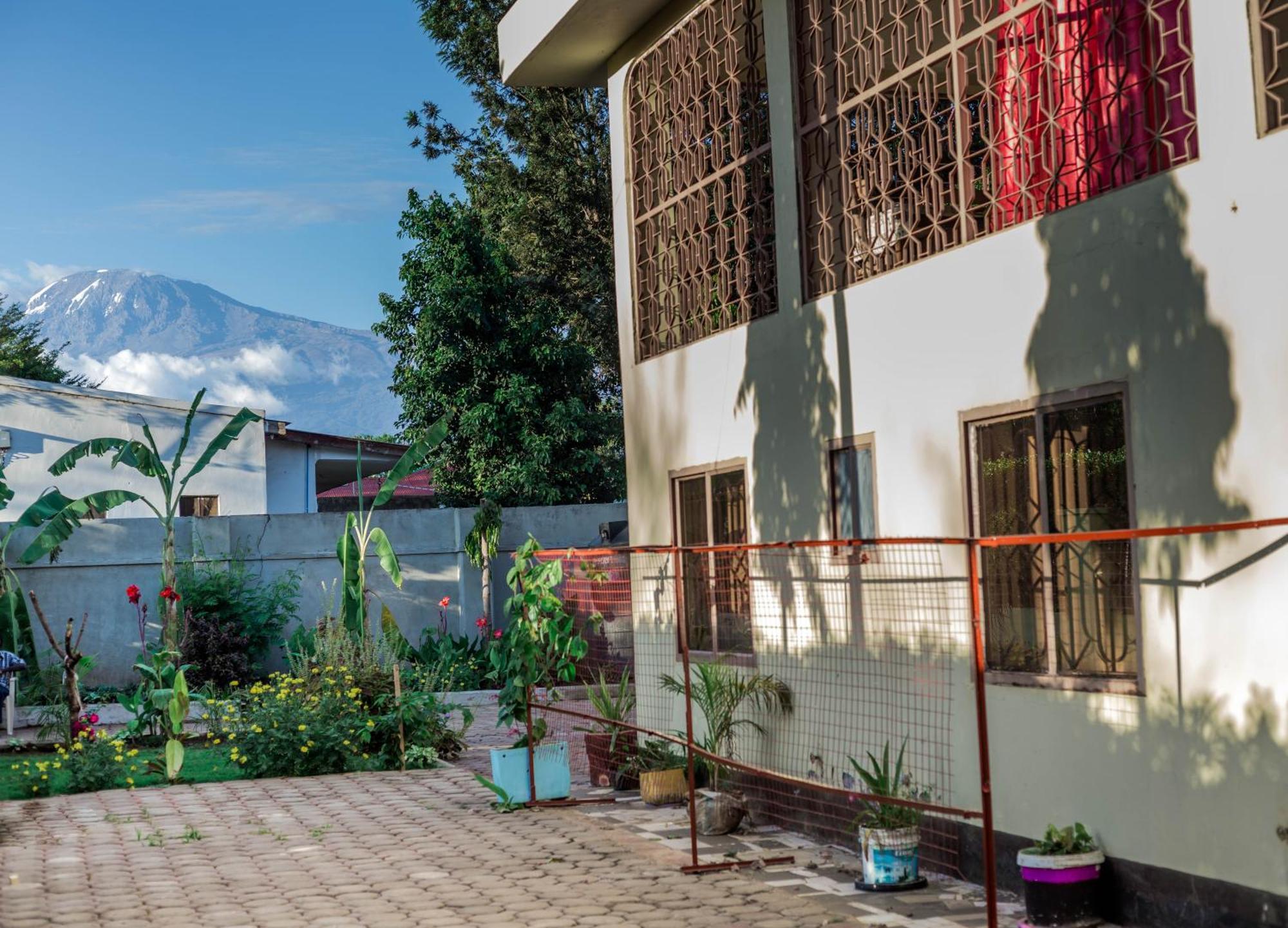 Kilimanjaro Summit Lodge Моши Екстериор снимка