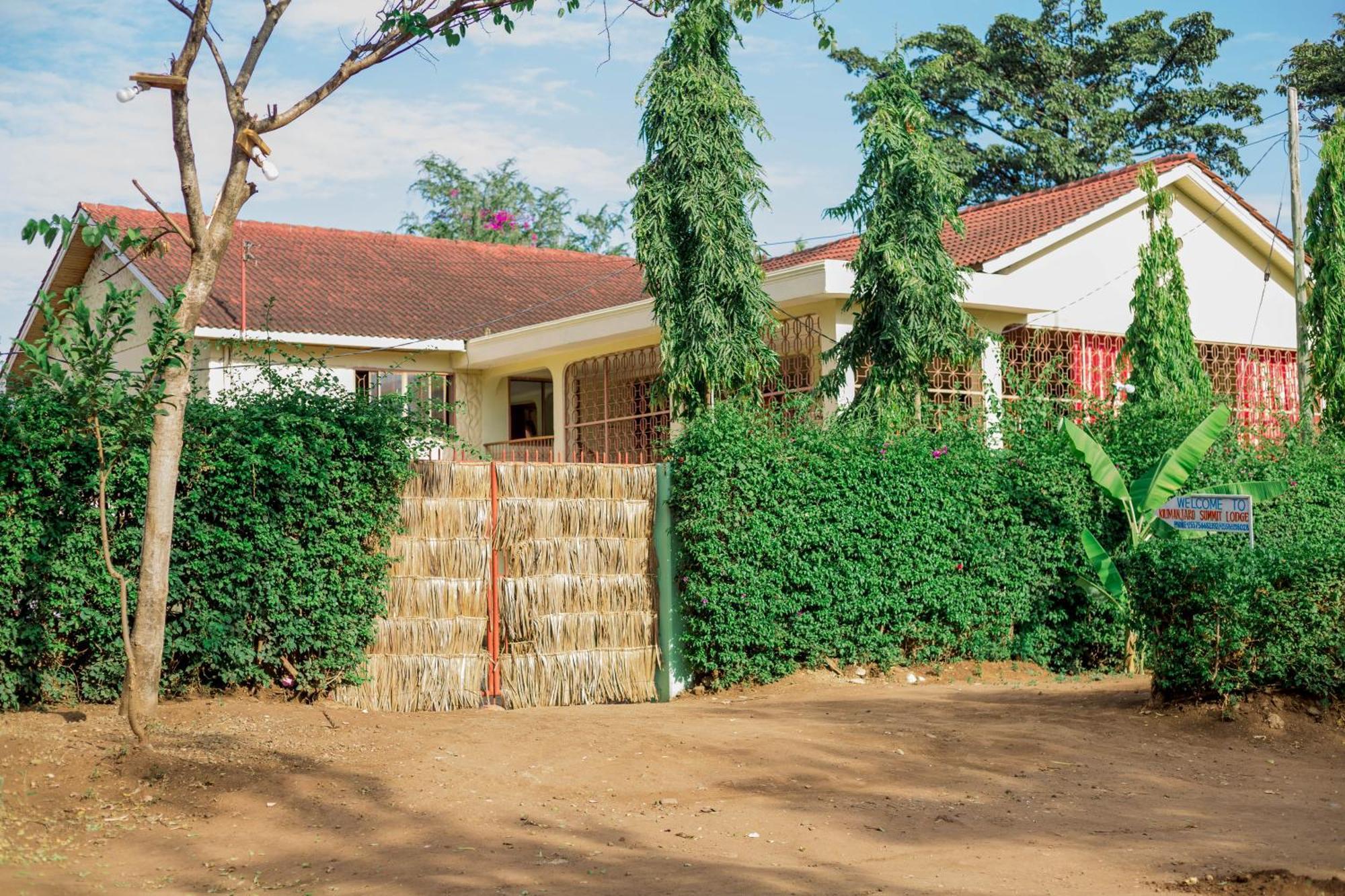 Kilimanjaro Summit Lodge Моши Екстериор снимка